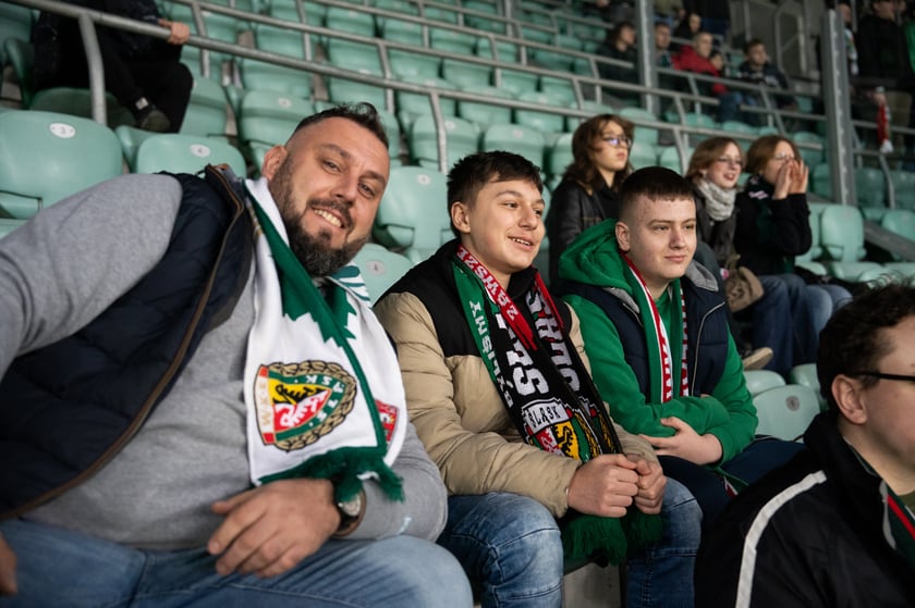 Kibice na meczu Śląska z Widzewem (2 marca 2024) na Tarczyński Arenie